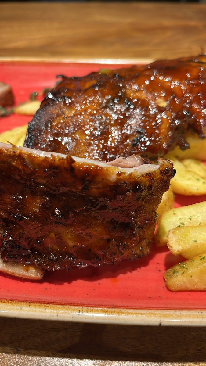 robbla's tweet image. Echt de moeite waard met : Paulaner Weissbier van de tap. beste ribs sinds pre COVID