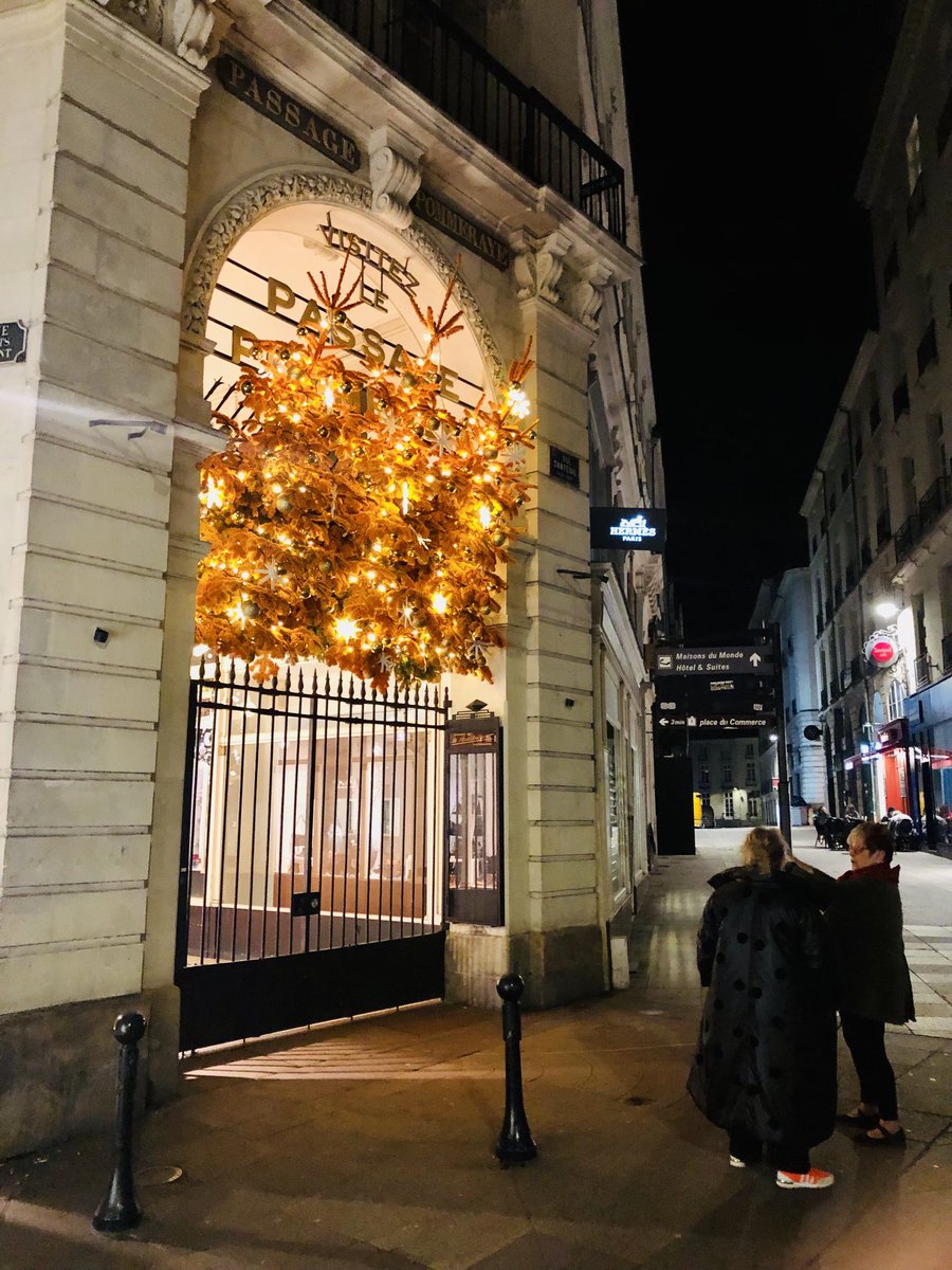 Orange 🍊 Passage Pommeraye #Nantes