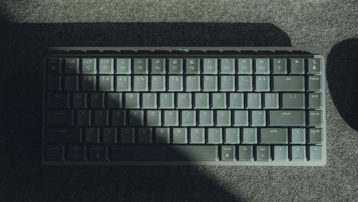 imPatrickT's tweet image. early days but this might be the only mechanical keyboard I would recommend for folks that truly despise mechanical keyboards (like myself).

it&apos;s just tactile enough without looking or sounding like a compaq workstation from 1991. losing TouchID might be a deal breaker though.