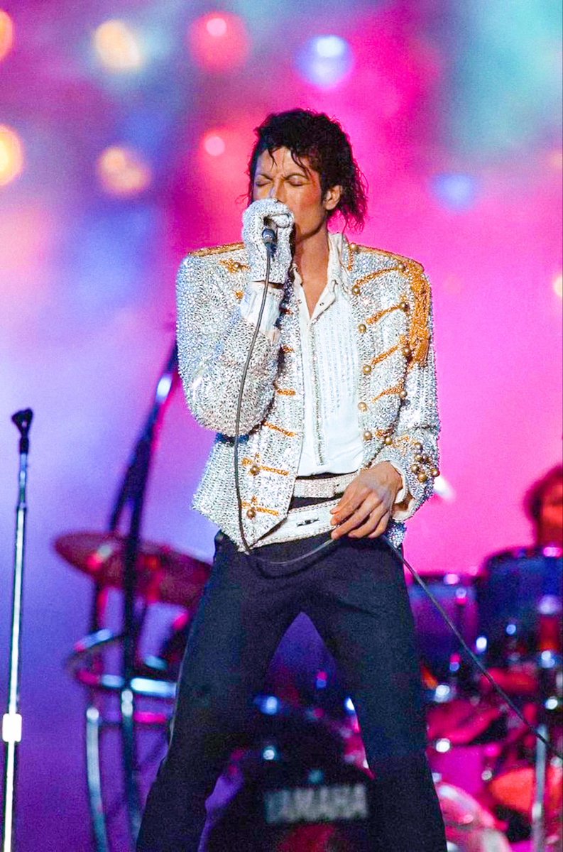 MjfFanpage's tweet photo. What would you like to see the MJ Estate doing next?

Comment below 👇👇👇👇 https://t.co/puKKUhIVFF