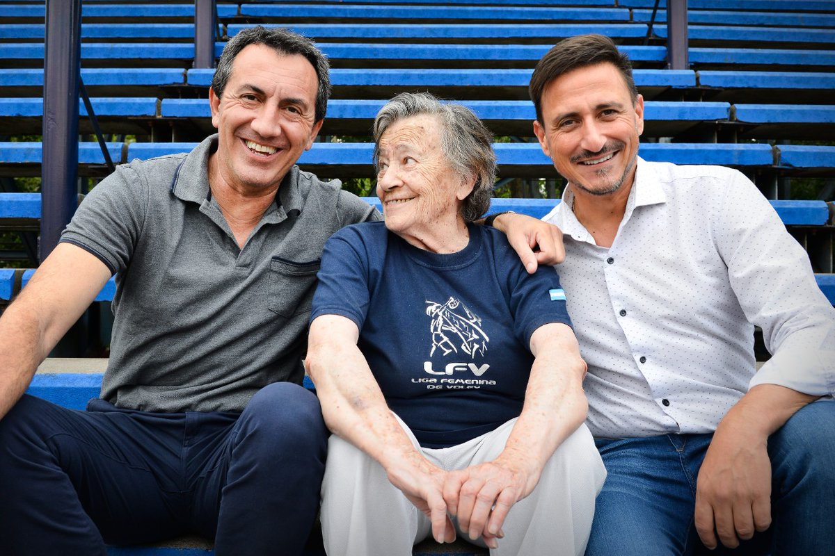 TransformarCGE's tweet photo. Quedate con quien te mire como Alicia 😍. ¡Casamiquela es parte de la transformación del Club!

COWEN 🤝 ARRIEN. Demos juntos el primer paso. #GELP #CGE https://t.co/SRLCfEc4EW