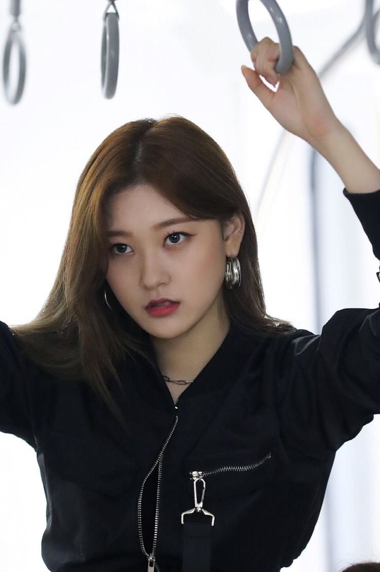 hourly loona girl crush (@hrlyloonacrush) on Twitter photo 
