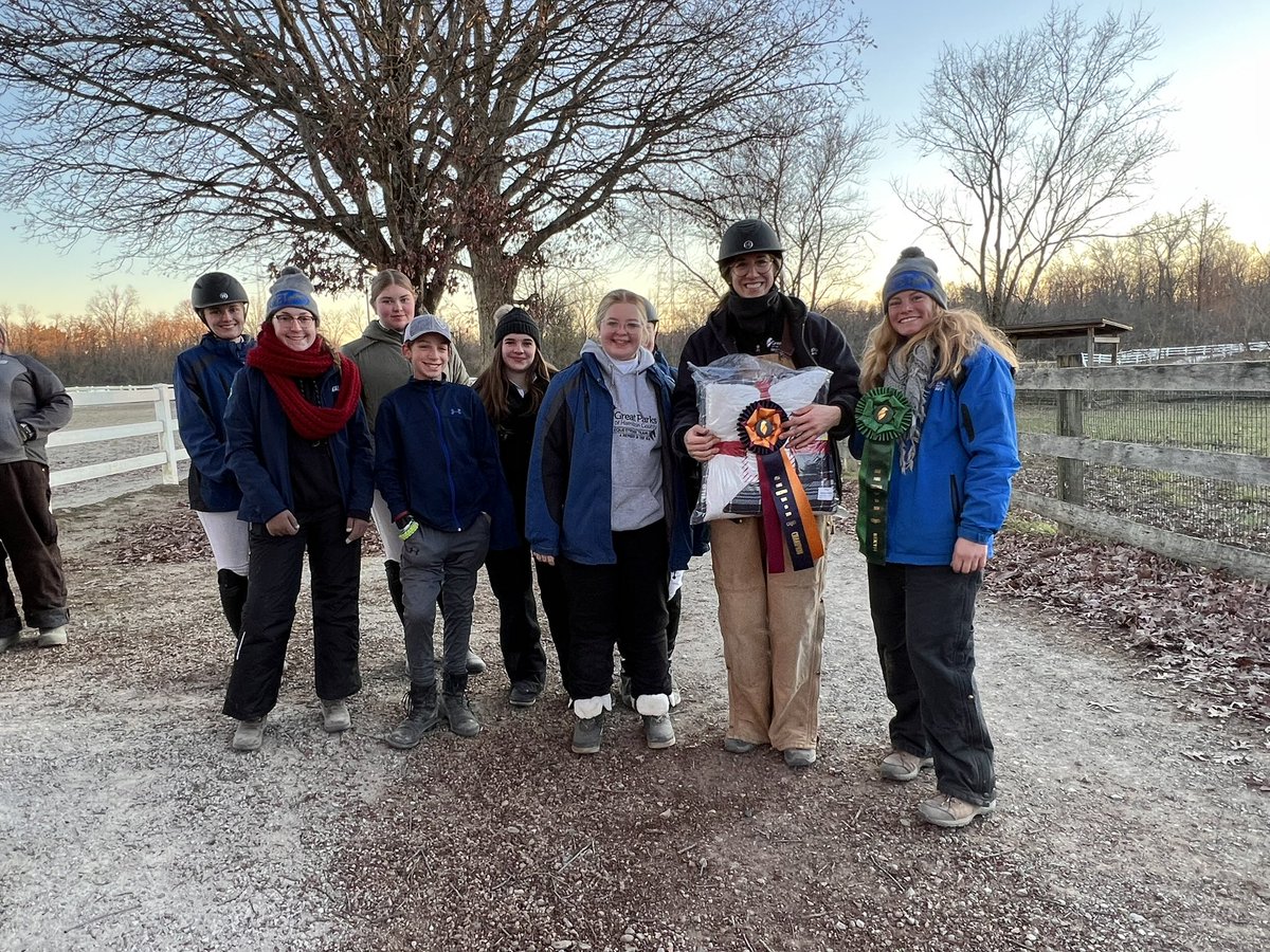 EmmaHurt1976's tweet photo. Our #RideIEA #Dressage Home Show Day 2 is done. It was another brilliant day of riding for the #GPET team. Isabella placed 5th and 4th and our Middle School Team won Middle School Champion of the day. #WWRC #HorseShoeShapedHeart @greatparks https://t.co/k1AXHLqO0B