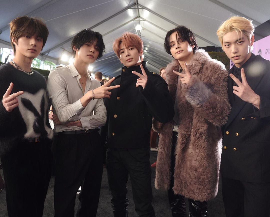 DubaduTxt's tweet photo. VAMOS MOA SIGAMOS VOTANDO, HÁGANLO POR LOS CHICOS 💪🏻💗✨

#TXTatAMAs 

I'm voting for TOMORROW X TOGETHER (@TXT_members)  for FAVORITE K-POP ARTIST at the #AMAs https://t.co/8obJh4b86e