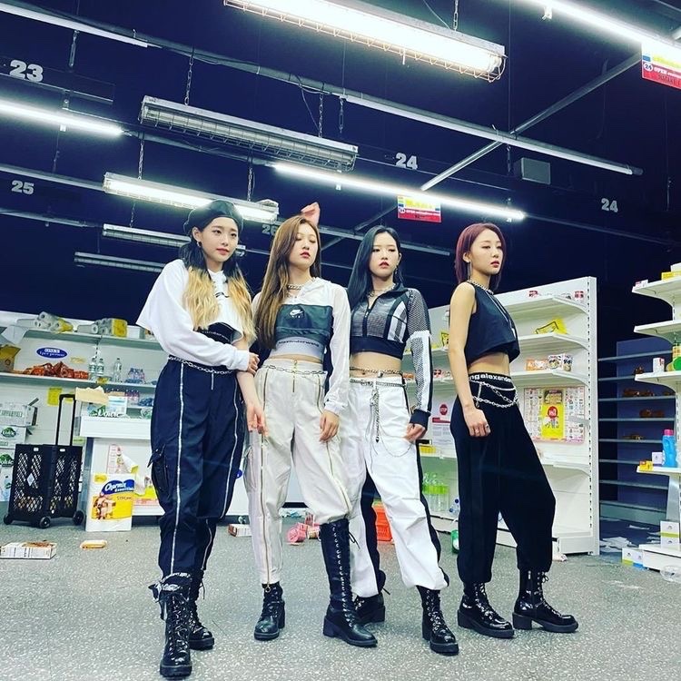 hourly loona girl crush (@hrlyloonacrush) on Twitter photo 