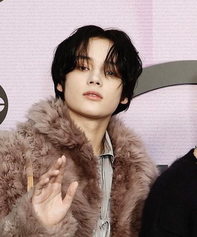 plushieskai's tweet photo. NO LEVANTES EL MENTÓN PORQUE MATAS FON ESA MIRADA!!  

#TXTatAMAs TXT AT THE 2022 AMAs

I'm voting for TOMORROW X TOGETHER (@TXT_members) for Favorite K-Pop Artist at the #AMAs https://t.co/lSxOQ8FpfC