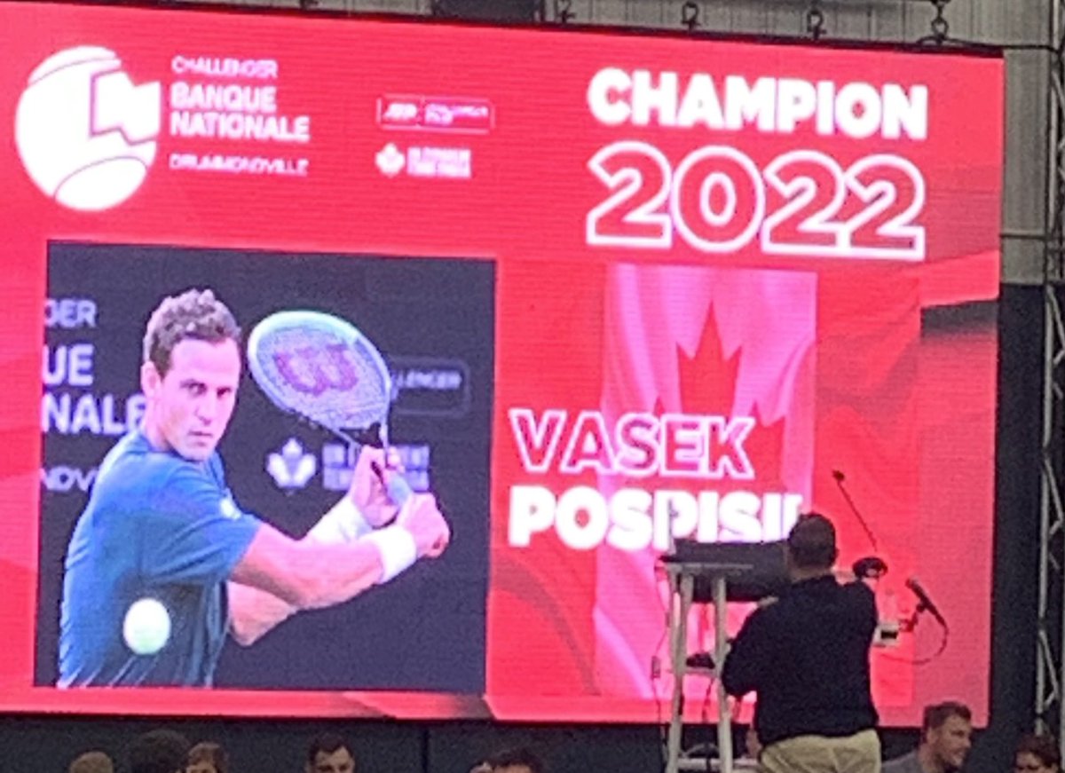 Caronrh's tweet image. Une fois encore, les spectateurs au Challenger BN de Drummondville étaient derrière Vasek Pospisil. Toute une victoire pour Vasek contre un adversaire coriace en Michael Mmoh🏆👏⁦@VasekPospisil⁩