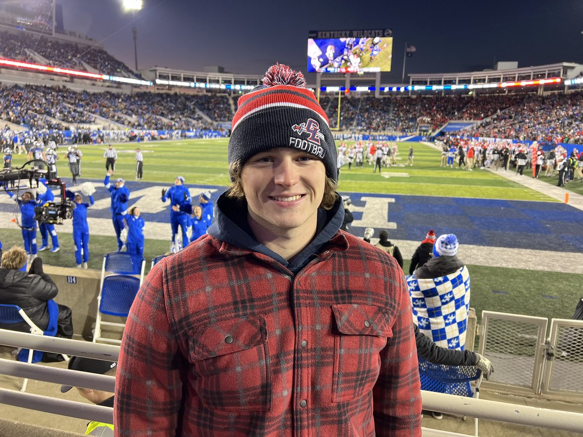 LiamQuigley0's tweet photo. Had a great weekend back at the University of Kentucky! It was great to catch up with @Coach_Matsakis. Thanks for having me back!

@HKA_Tanalski @OneOnOneKicking @EddieMish22 @GLHSHighlanders https://t.co/r4INBroxFA
