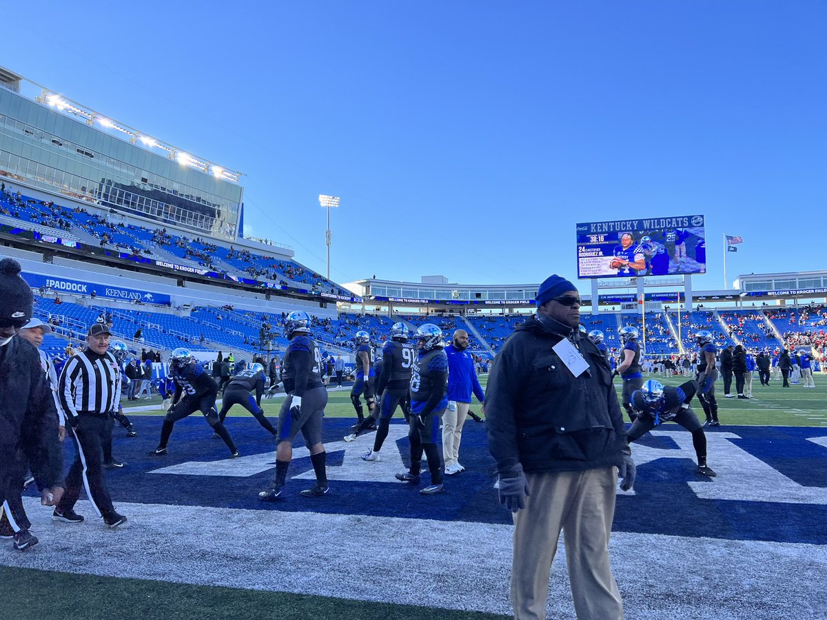 LiamQuigley0's tweet photo. Had a great weekend back at the University of Kentucky! It was great to catch up with @Coach_Matsakis. Thanks for having me back!

@HKA_Tanalski @OneOnOneKicking @EddieMish22 @GLHSHighlanders https://t.co/r4INBroxFA