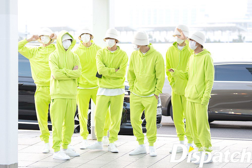 happyhbd__'s tweet photo. 아니 내가 어제                 오늘 이렇게 
이 트윗을봤는데               입고왓댄다
                                       씨빨내도힘들㉰ https://t.co/6ymaF5tFXA