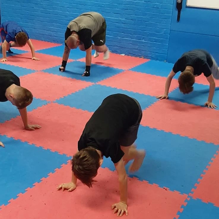 9Penlake's tweet photo. A few from the gym work out.. work hard play hard win hard and do it all together as a team https://t.co/FugNdxbnZH
