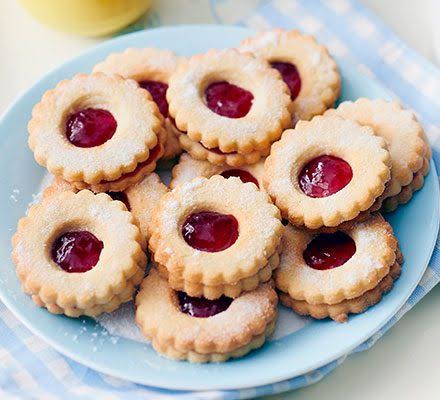 royals_cafe's tweet photo. 👑Hi! @omarsloves there's an order for you!
☕: jammie dodgers
💌: ily and your jammie dodgers
Sender: xx keet https://t.co/36oupeVyRM