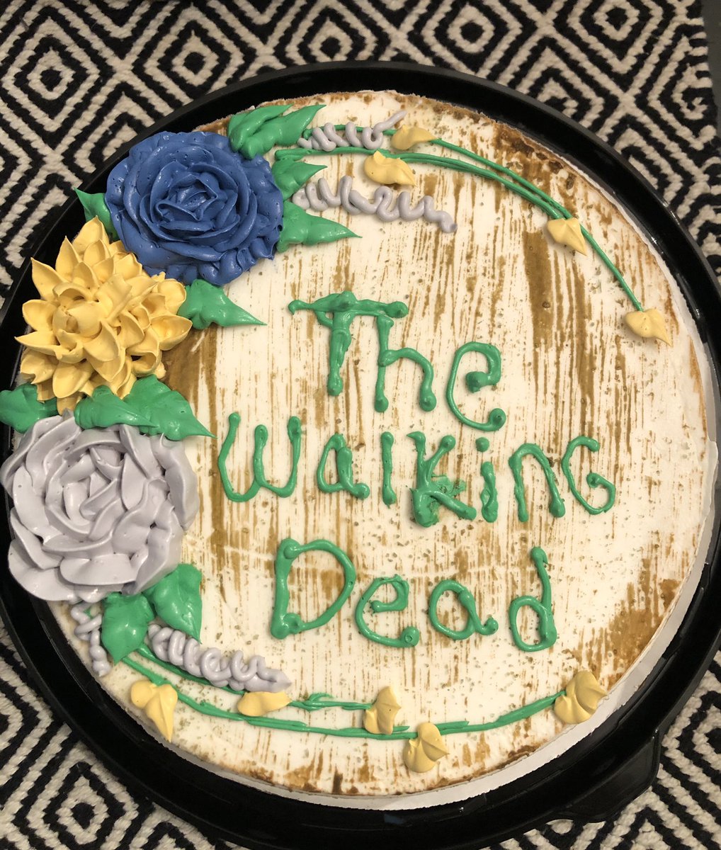 Sabrina_A87's tweet photo. When you make @DairyQueen make you a @WalkingDead_AMC cake for the finale 😂 #TWD #TheWalkingDead https://t.co/901OVbG9E3