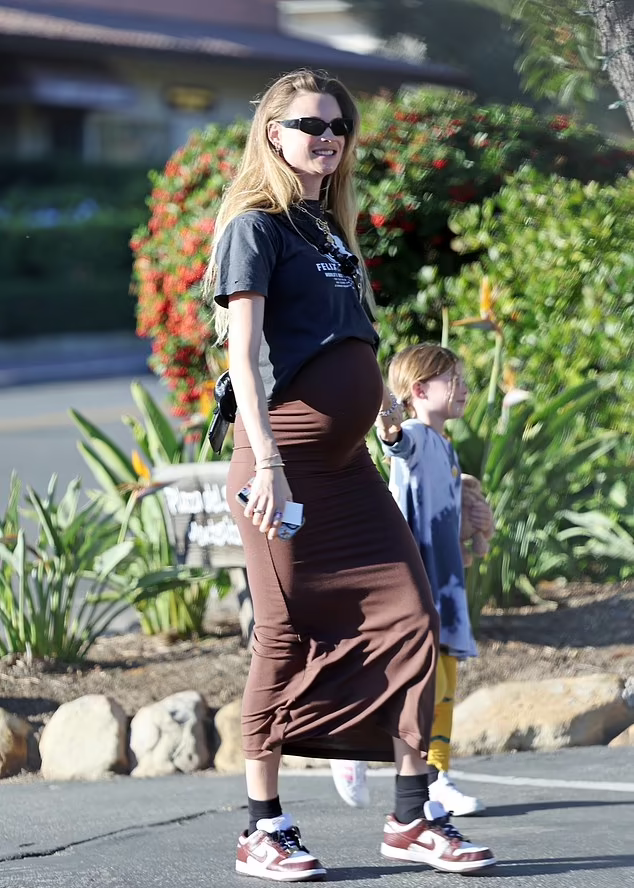 Bingemonkeycom's tweet photo. Behati Prinsloo shows off growing baby bump as she enjoys day out with daughter Dusty, six, in Santa Barbara... following husband Adam Levine's sexting scandal
https://t.co/3eg3ZrHMPp
#bingemonkeycom #bingemonkey #movies #moviereviews #movietrailers #behatiprinsloo https://t.co/3LF1ThyAov