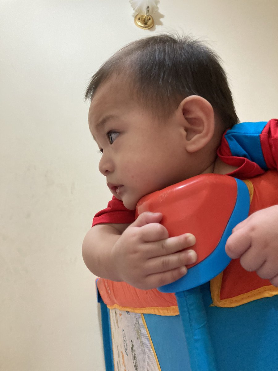 a0912522330's tweet photo. 小翊喜歡爬在遊戲床上面
這小子真的太厲害了 https://t.co/ORWsFLkM3n