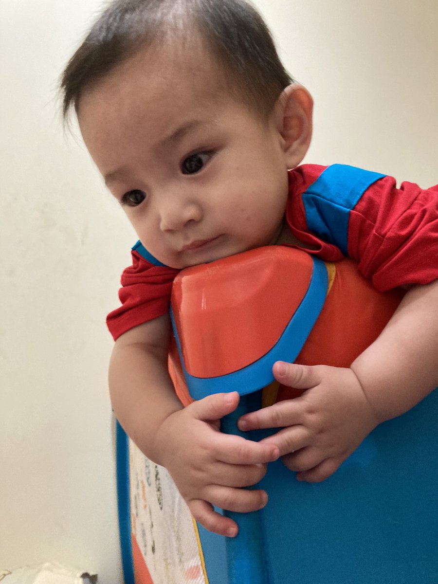 a0912522330's tweet photo. 小翊喜歡爬在遊戲床上面
這小子真的太厲害了 https://t.co/ORWsFLkM3n