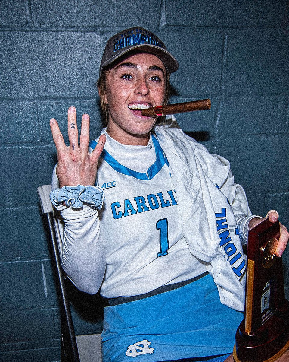 Just GOAT things 🏆🐐

#GoHeels x #GDTBATH 
MJ photo credit: Andrew Bernstein/1996