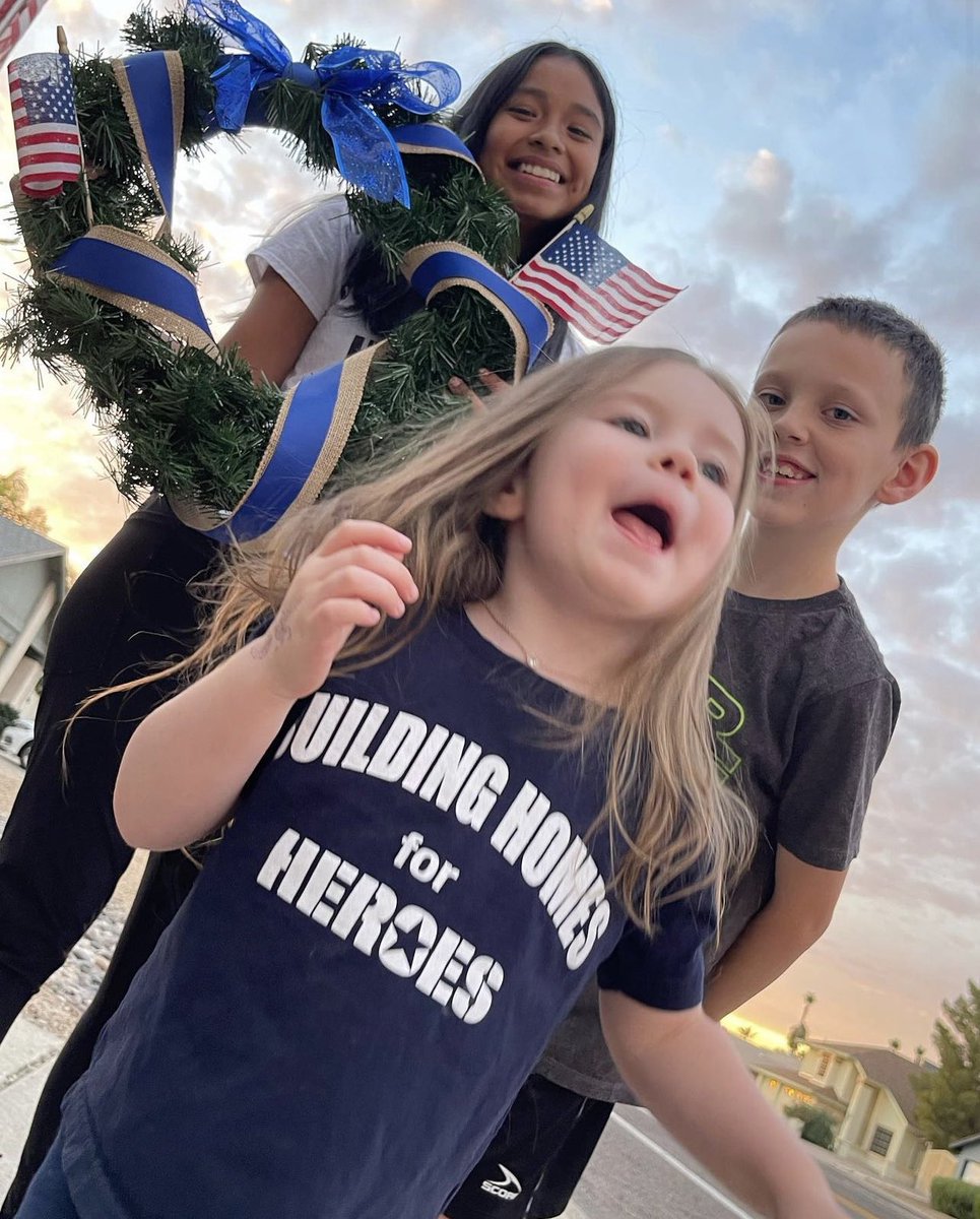 BuildingHomes4H's tweet photo. βAfter battling some serious sickness in our house, we finally got to #buildthanks and make our wreath as a family. This year from Nov 1-11th @Lowes Home Improvement donated $1, up to $50,000 for each eligible item from the Blue Wreath Project to Building Homes for Heroes. https://t.co/havx09gbHr