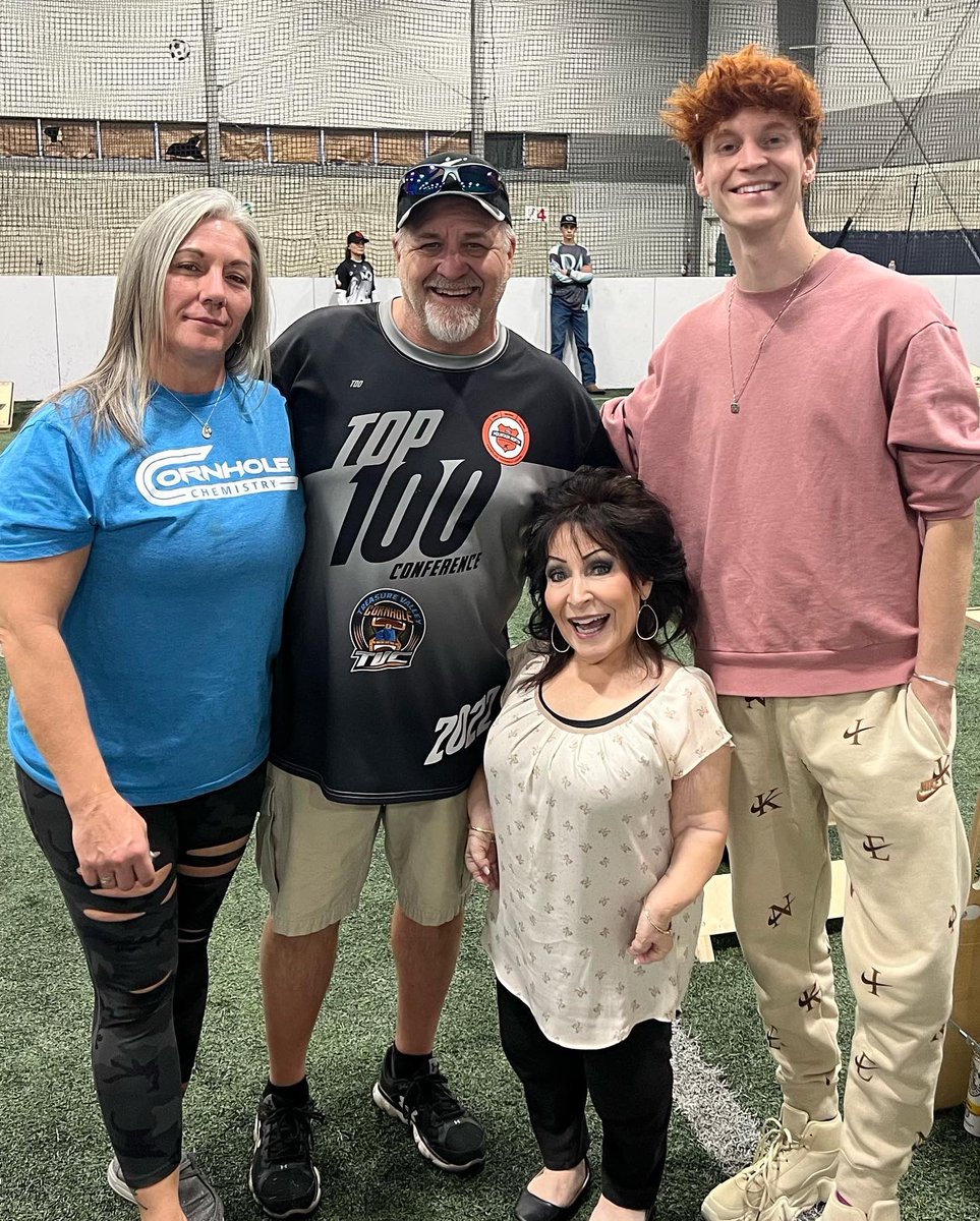 vmontzingo's tweet photo. When my brother and sister-in-law come to town! ❤️🙌🏻🥰 #ACLopen4 #cornholetournament #pros @UplandArena @Peet5WEST https://t.co/aeCpqqDp9Y