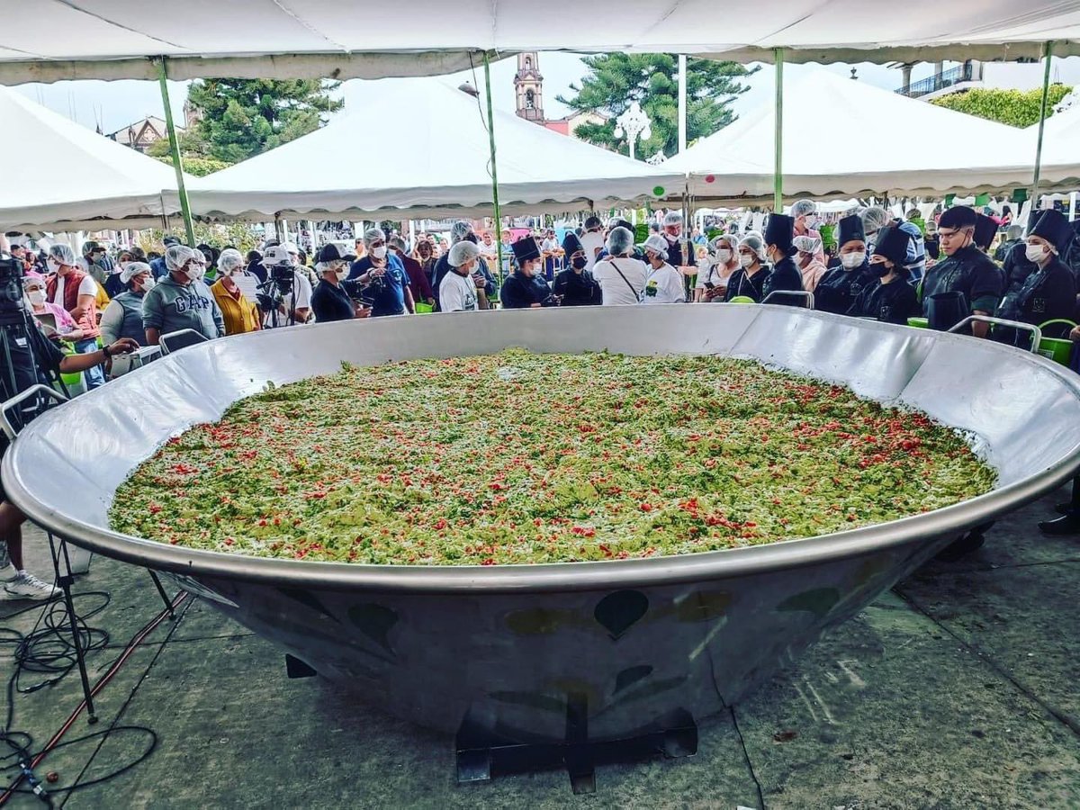 Felicidades al municipio de #Peribán por romper el Récord Guinness al preparar el guacamole más grande del mundo, una hazaña de más de 4 mil kilos que pone en alto el nombre de Michoacán.
#OrgulloMichoacano