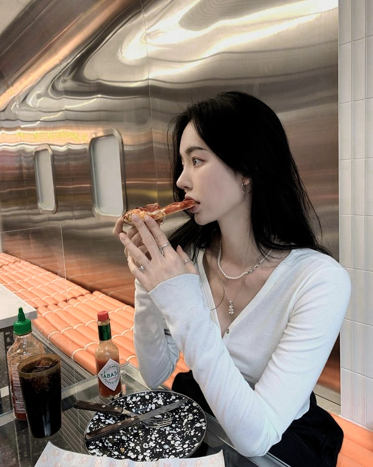 oceaderk's tweet photo. ㅤ
ㅤ
ㅤㅤ𝓟ov: 𝓐kila 𝓚ingston is your 𝙜𝙞𝙧𝙡𝙛𝙧𝙞𝙚𝙣𝙙 and this is your camera roll. 
ㅤ
ㅤ https://t.co/eKtmLAF1PJ