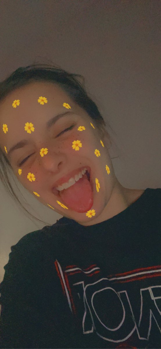 EmmaMay6318's tweet photo. #Live on #onlyfans check it out #teengirl https://t.co/F73lTbA5Hs