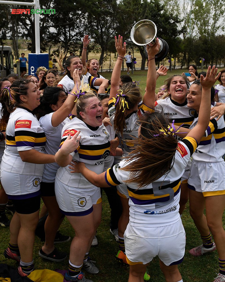 Imágenes de lo que fue la final del torneo femenino de la #URBA en su modalidad “Ten”, donde <a href="/PaduaRugby/">CASA de PADUA</a> venció por 37 a 5 <a href="/RugbyPorteno/">club porteño</a> y se quedó con el título. 

👉🏻 Este jueves, no te pierdas #ScrumATR, con toda la información del rugby femenino. 

#FemeninoEnScrum