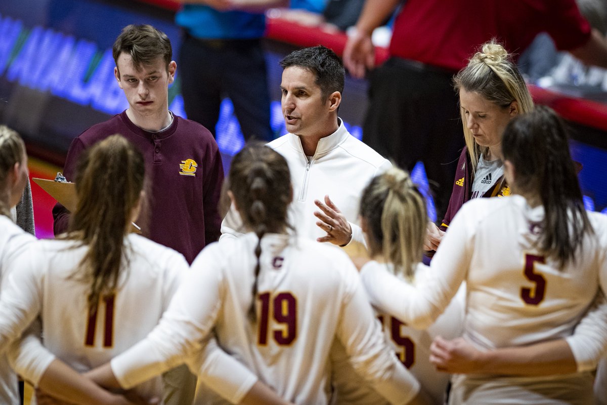 CMUVolleyball's tweet photo. Sunday Sweep Flicks 📸

PC: @sblankphoto &amp; @bobbydellis

#FireUpChips🔥⬆️🏐 https://t.co/F7GDzViJER