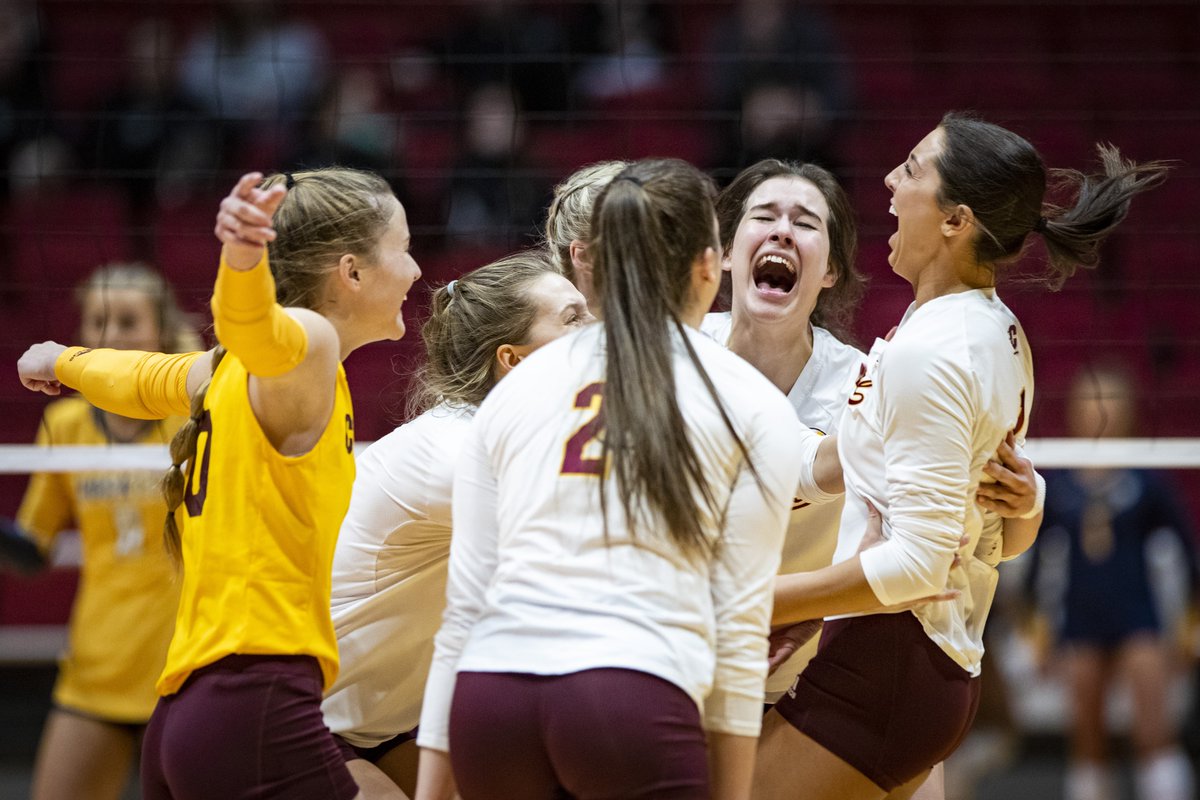 CMUVolleyball's tweet photo. Sunday Sweep Flicks 📸

PC: @sblankphoto &amp; @bobbydellis

#FireUpChips🔥⬆️🏐 https://t.co/F7GDzViJER