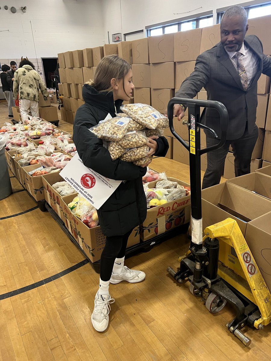 AnibalSolerJr's tweet photo. Today, Team Soler went out to do our part this holiday season. Donating our time to help pack boxes for the “Concerned for the Hungry” event. #TeamSoler https://t.co/2sqA8Ok0lo