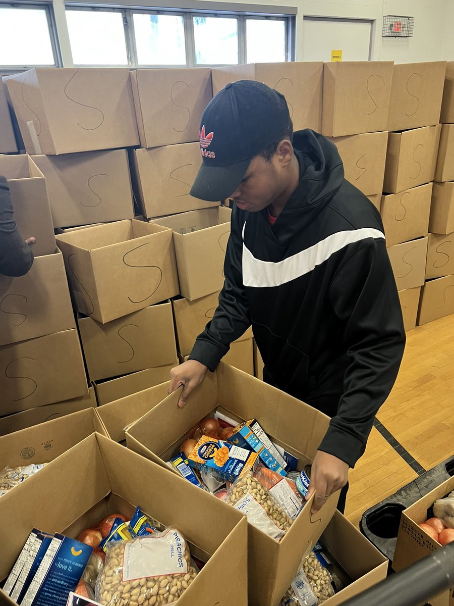 AnibalSolerJr's tweet photo. Today, Team Soler went out to do our part this holiday season. Donating our time to help pack boxes for the “Concerned for the Hungry” event. #TeamSoler https://t.co/2sqA8Ok0lo
