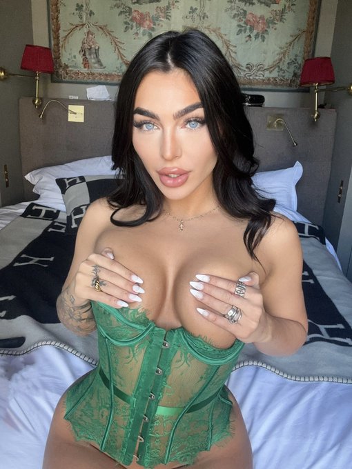 Reminding you how 🔥I am. https://t.co/mjHaTGucUH<a href="/tag/booty"class="tags"><span>#booty</span></a>