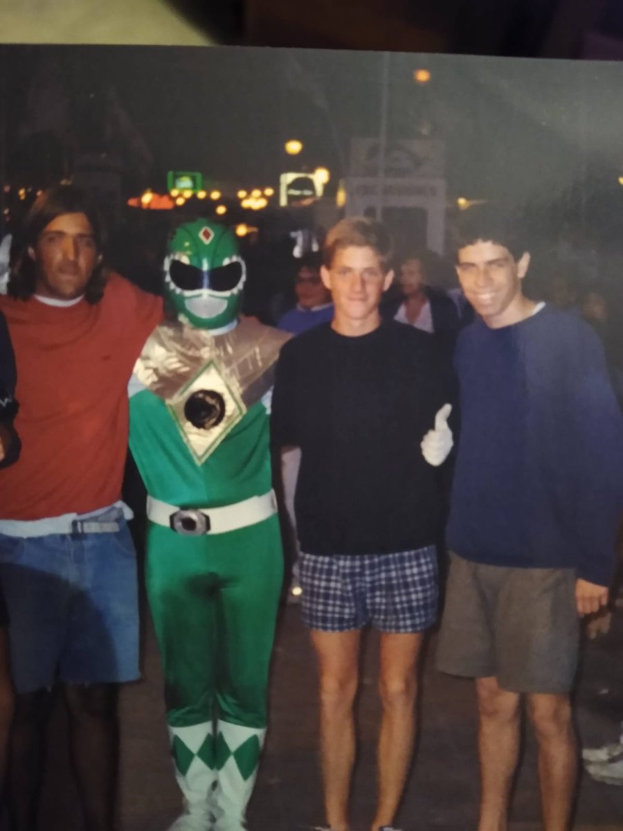 marianodd76's tweet image. QEPD...te conocimos en la mala, en la Peatonal San Martin...hoy el cielo tiene una nueva estrella Power Ranger Verde!!!!