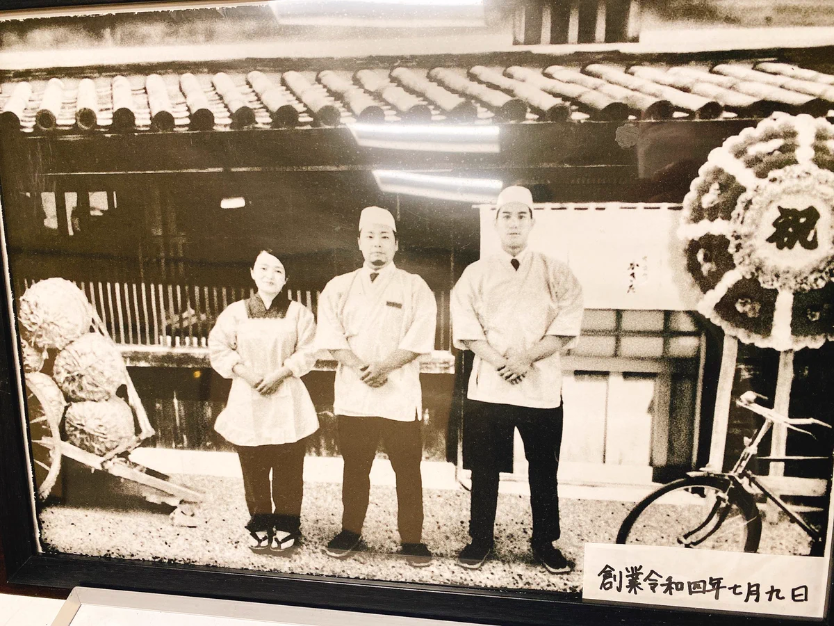 めちゃくちゃ老舗感漂うモノクロ写真ですが、実際は令和四年の写真ｗ