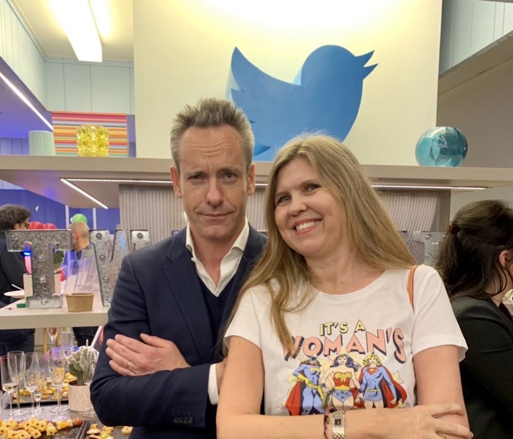 digital_ladies's tweet photo. Nous gardons un si beau souvenir de vous aux côtés de notre Présidente
Fondatrice @MereteBulio chez
@Twitter France pour les 5 ans de @FlashTweet @EmmanuelleL9. Notre #DoTank est né sur votre réseau cc
@SolenneBLG @NathOllier
@JLCarves @louisarenoux
@ValerieAsselot @nadaletteLFS https://t.co/BvvYhpdzlZ