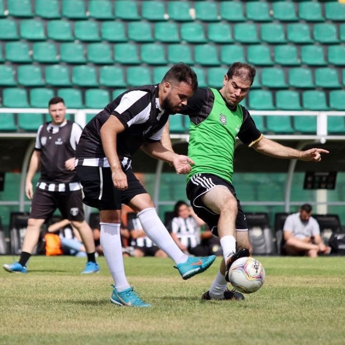_fernandobc's tweet photo. Mais um sonho realizado. Esperando agora o contrato chegar. Muito bom também encontrar e ter aquela resenha com os amigos do FigueiraTT. https://t.co/mYgGkJbF6R