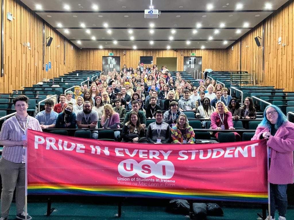 USI_Equality's tweet photo. Over 200 students went to #PinkTraining in Galway this weekend.
For #TransDayOfRemembrance we took the opportunity for every delegate to write to @DonnellyStephen to express their anger at the state of trans healthcare in Ireland.
The inaction must stop. https://t.co/LYBkWLnOgg