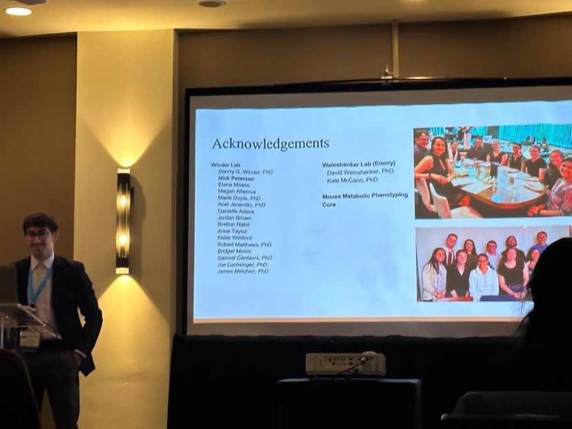 VCARScience's tweet photo. Congratulations to @Lkayat124 for being awarded FIRST place among undergraduate oral presentations at the SEMSS conference! #SEMSS #SEMSS22 We are so proud! https://t.co/OV4SKW4vgJ