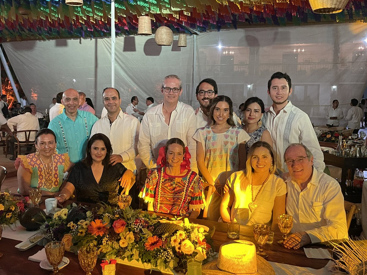 RogelioBalles's tweet photo. Qué gusto es recibir al presidente y al vicepresidente de @OnexpoNacional @jorgeemijares y @enriqufelix en Oaxaca. 

Gracias por venir y ver lo unido que es @EGEO_AC https://t.co/ViWuZATvGp