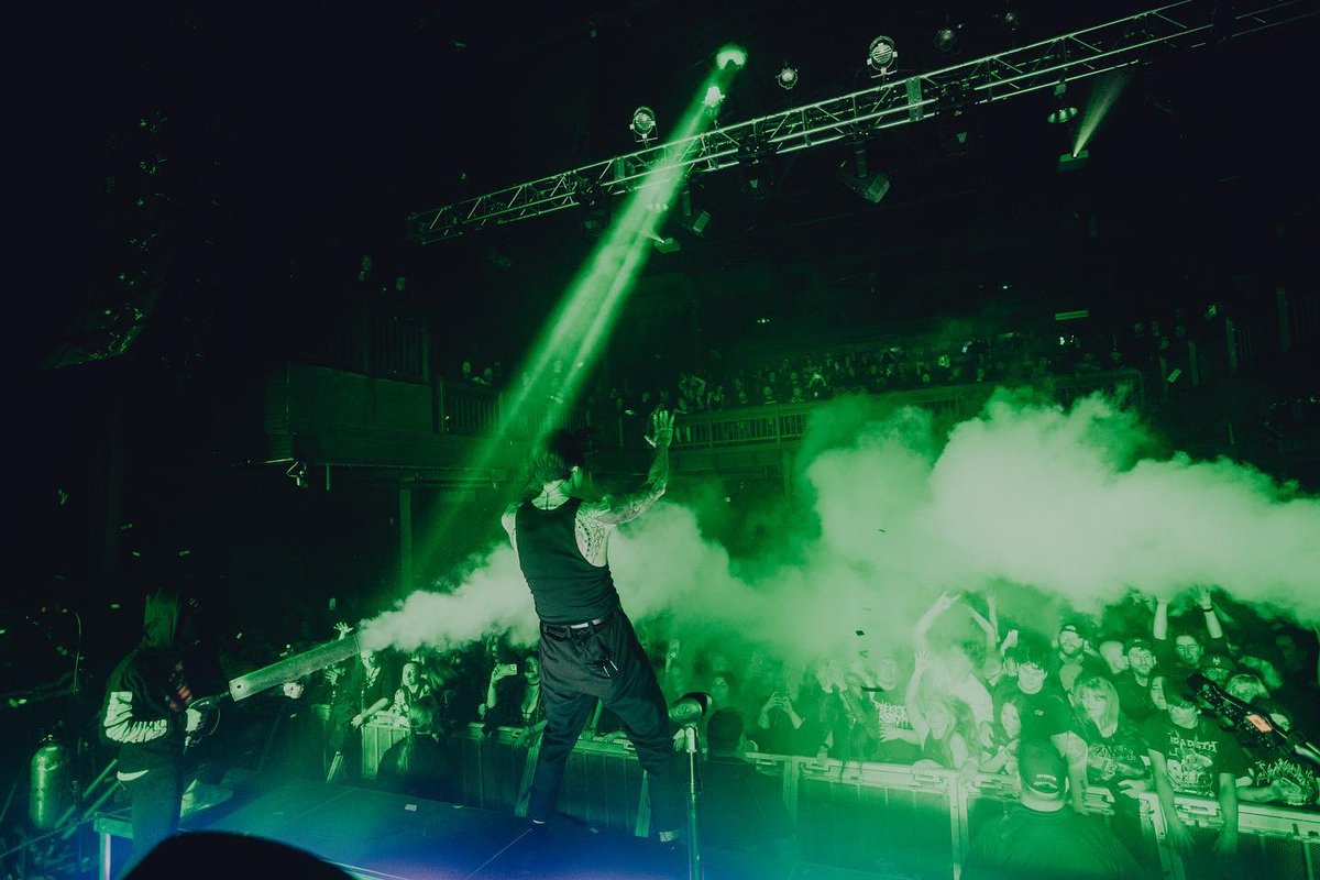 badomenscult's tweet photo. SOAKED IN THE NEON GLOWS 

Photos : @BryanKirks https://t.co/jYeKyKi1h6