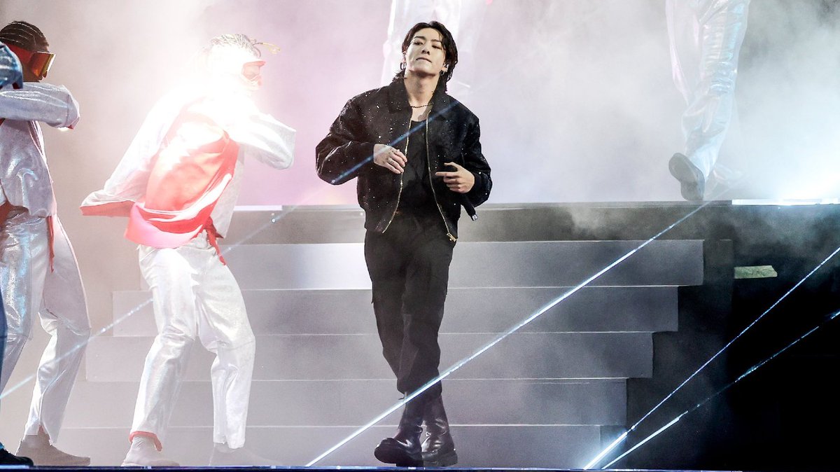 🛑  Así fue la apertura del #FIFAWorldCup: la presentación de JungKook de #BTS con #Dreamers

Los organizadores aseguraron que el tema es una llamada a la unidad de toda la humanidad. El cantante estuvo acompañado del catarí Fahad Al Kubaisi. 👇buff.ly/3V8Ga5G