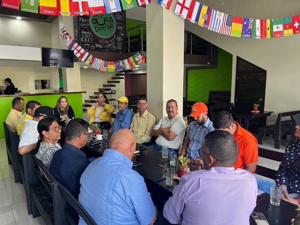 MBMartinezR's tweet photo. #19Nov Reunión con la Plataforma Unitaria de Yaracuy 🇻🇪

Agradecida por este enriquecedor encuentro con venezolanos dispuestos a apostar por la democratización de nuestro país a través de la construcción de una victoria nacional, con la fuerza y la amplitud necesarias. https://t.co/1WaRqh3Gdn
