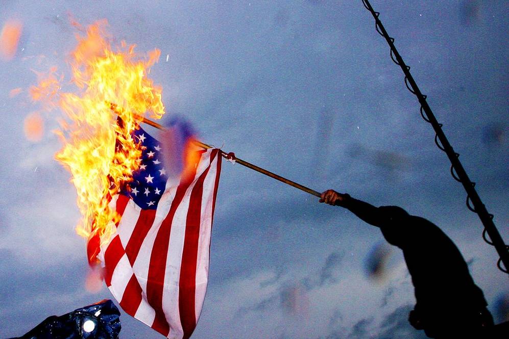 ObberGobb's tweet photo. @cornski Me normally vs. Me when the US plays England in soccer https://t.co/CamoL0GQp8