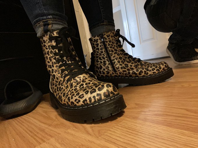 new boots, let me step on you   findom https://t.co/wOfo8bE3a8<a href="/tag/newprofilepic"class="tags"><span>#newprofilepic</span></a>