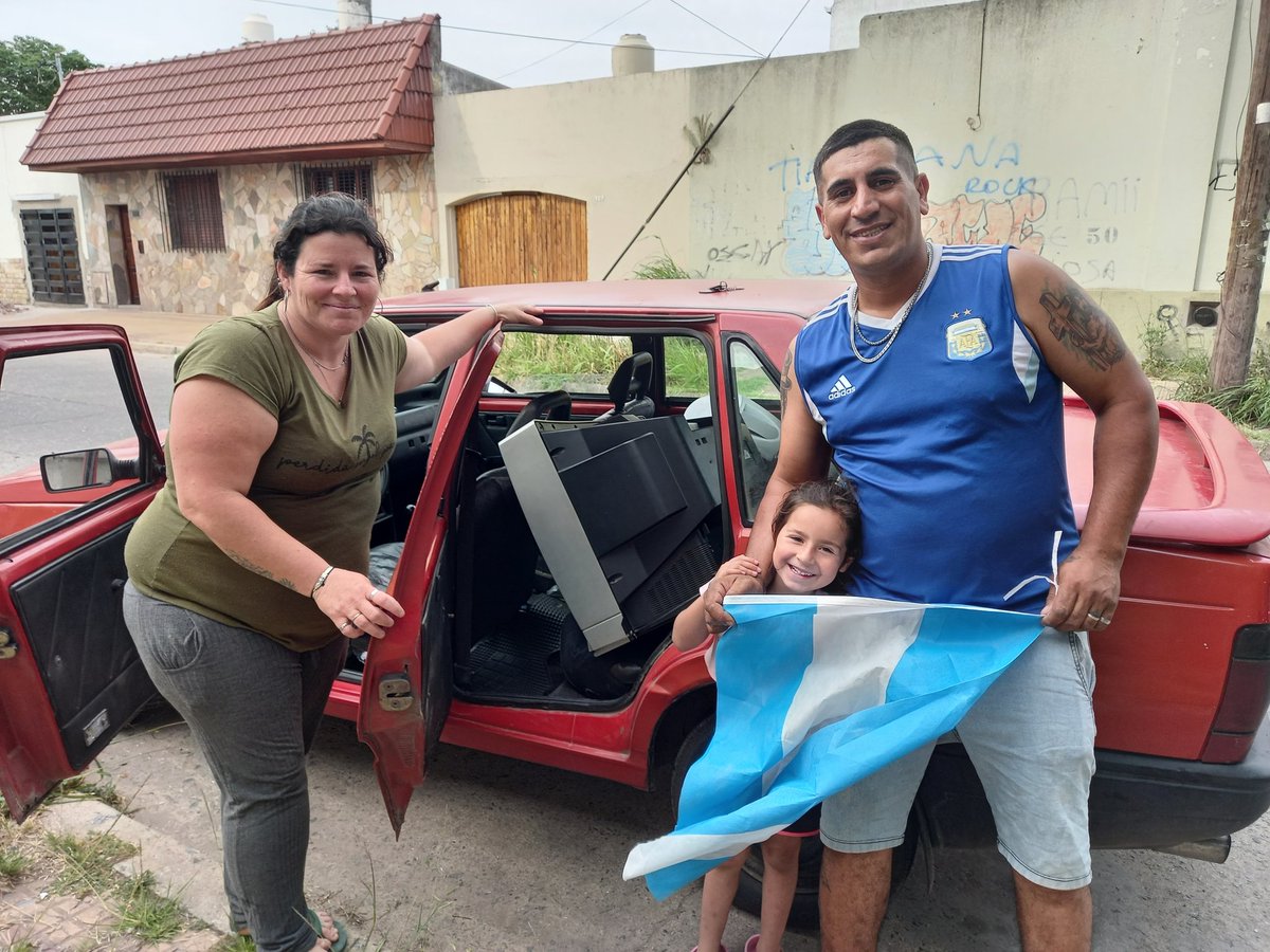 pablocoloperez's tweet photo. ⚽️⚽️Viene, viene, gollllll de la ciudad más linda y Solidaria🇦🇷🇦🇷.  A mirar el mundial...Ustedes...Aplausos 💙♥️💪😊 https://t.co/UybzeQMrvx