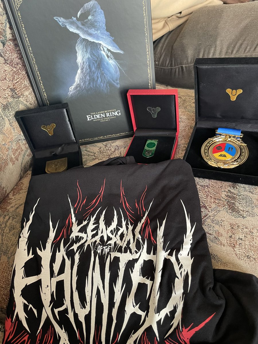 sc0nesandc0ffee's tweet photo. Loot haul aka I ship everything to my parents’ house.
#eldenring #destiny2 #loot #vidmaster #witchqueen #guardiangames #seasonofthehaunted https://t.co/1z99Iok9Q7