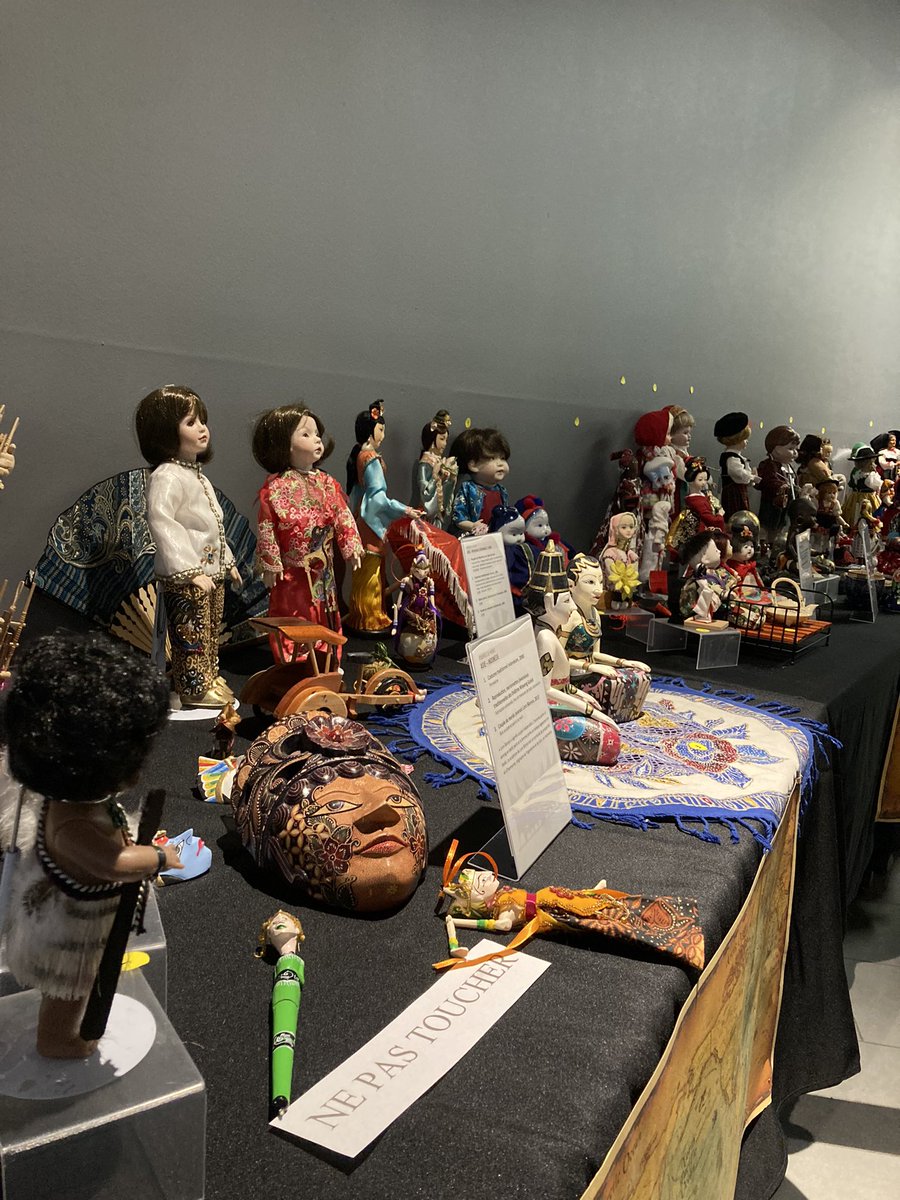 Je viens de passer à @UQAR au campus de Lévis, qui accueillait la 5e édition de Lévis interculturel organisée par <a href="/LeTremplinLevis/">LeTremplin Lévis</a> ! J’ai pu observer de nombreuses activités, spectacles et expositions, qui permettent de tisser des liens avec la diversité culturelle à Levis.