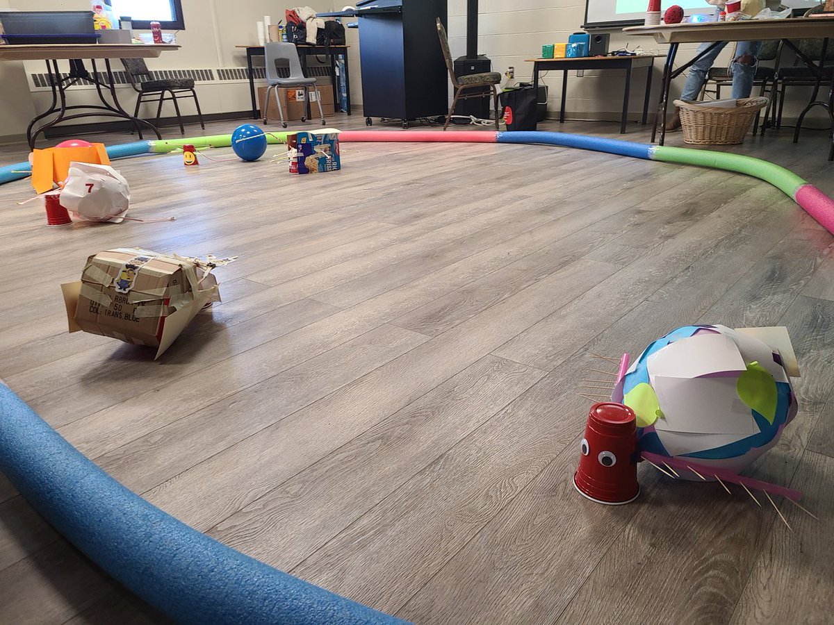 My Masters cohort had some friendly competition with spheroes  today.  I'm tired from laughing. I can't wait to share this Maker activity with students!!