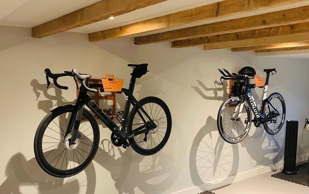 Artivelo_com's tweet photo. Hang your road bike on the wall as part of your interior?

#trek #trekbike #trekbicycles #specializedbikes #iamspecialized #triathlon #trilife  #cycling #wielrennen #cyclinglife #cyclinglifestyle #bikerack #bikestorage #bikedock #artivelo https://t.co/GedhD0r98q