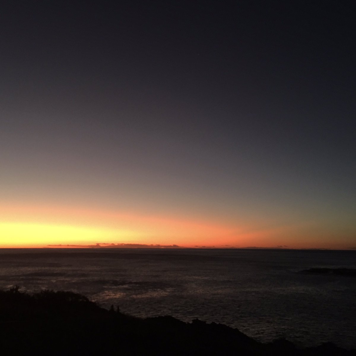 Anza_Simmo's tweet photo. A beautiful #Monday #Sunrise here at #LovesBay #OrangeSky #SunrisePhotography #Nature #NoFilter #TwitterNatureCommunity https://t.co/76qwbJ3Hao